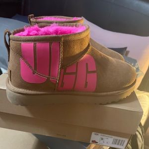 Ugg, like new condition. Worn once